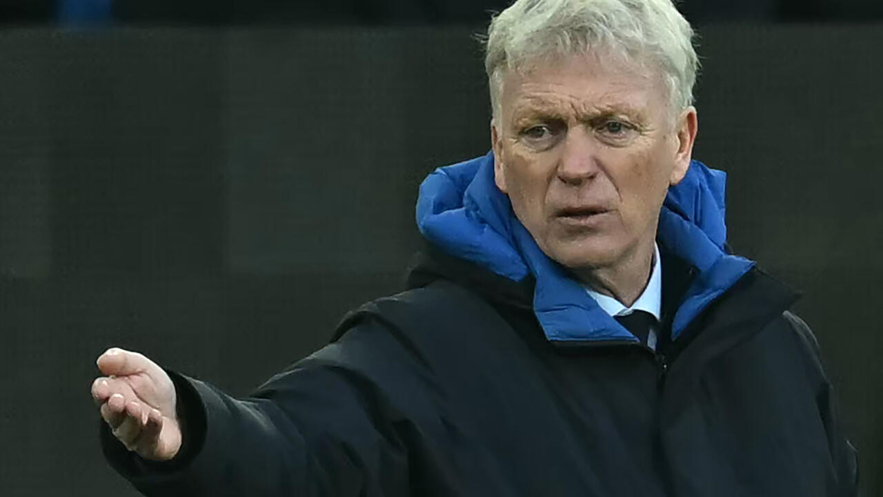 Everton's Moyes aims to bridge gap to mighty Liverpool