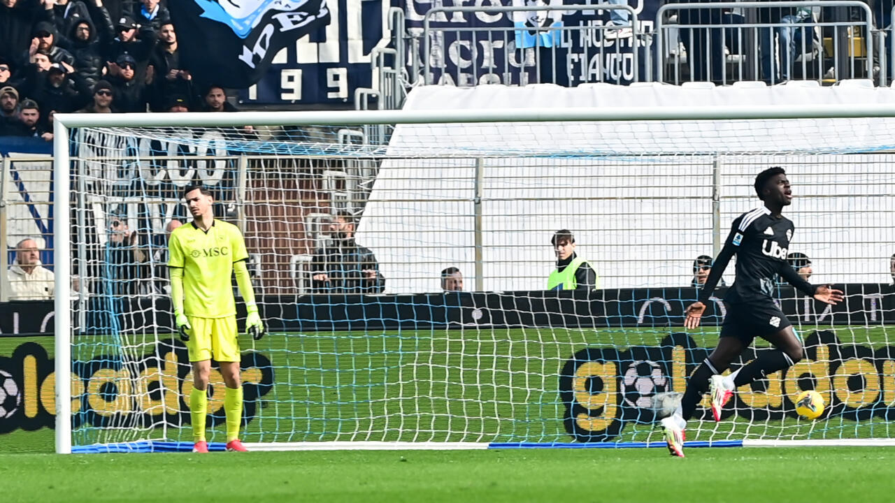 Napoli concede Serie A lead to Inter after losing at Como